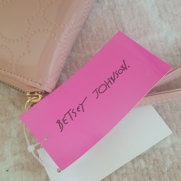 Betsey Johnson Blush Hearts Wallet with Removable Wristlet/Wallet Strap. - Picture 5 of 10